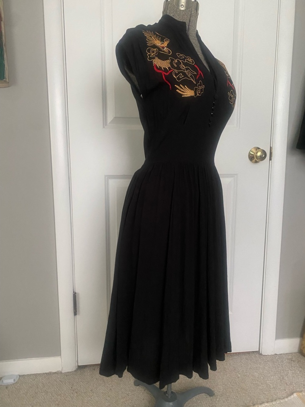 Black Embroidered Cap-Sleeve Midi Dress - Picture 8 of 13